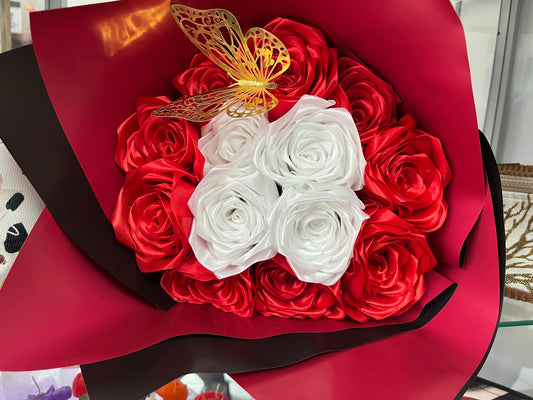 🌹✨ Bouquet de Roses Éternelles en Satin – Élégance Intemporelle