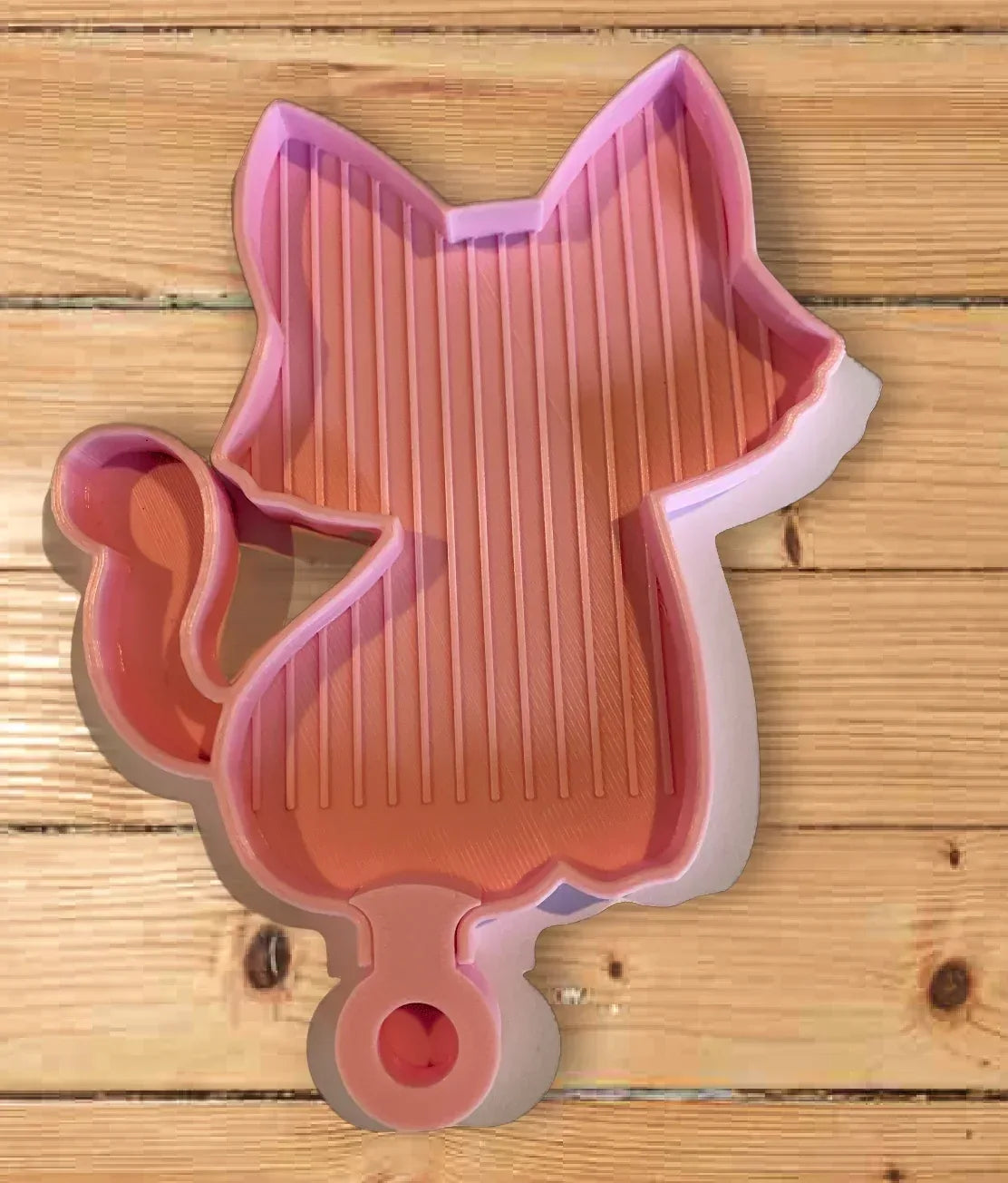 Chat en plateau de peinture diamant, rose clair et violet
