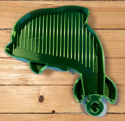 Dauphin en peinture diamant vert, silhouette avec motifs en lignes de strass.
