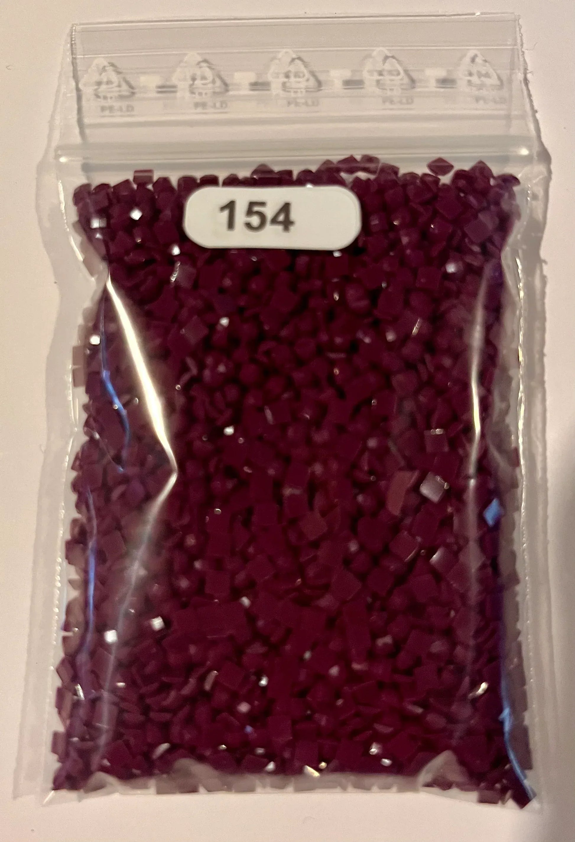Sachet de diamants carrés en résine bordeaux, code 154