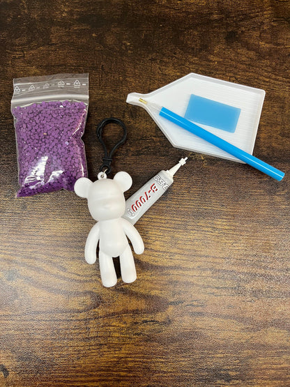 Porte-clés ours blanc avec poche de perles diamant violettes et stylet de pose