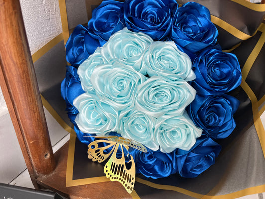 🌹✨ Bouquet de Roses Éternelles en Satin – Élégance Intemporelle
