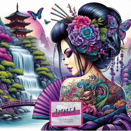Toile de diamant géisha tatouée, fleurs roses, éventail violet, papillon et cascade