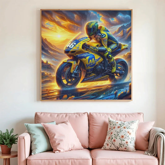 Tableau de diamants encadré, moto bleu et jaune sur coucher de soleil tourbillonnant